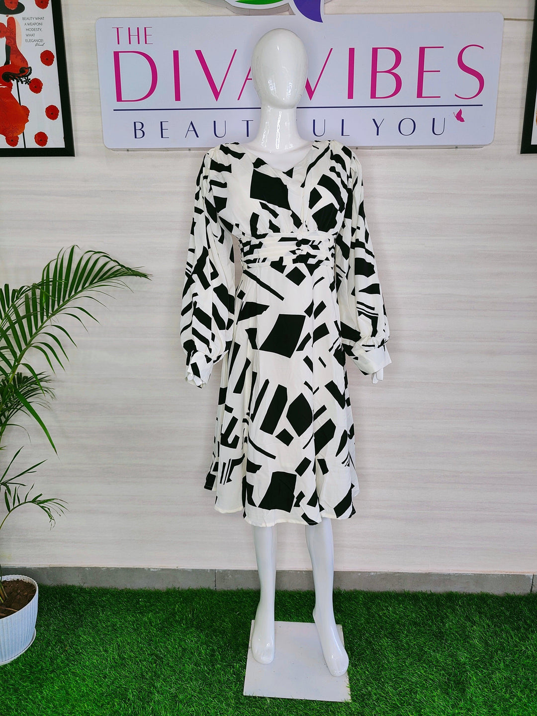 BLACK AND WHITE PRINTED IMPORTED FABRIC TUNICS FOR WOMEN