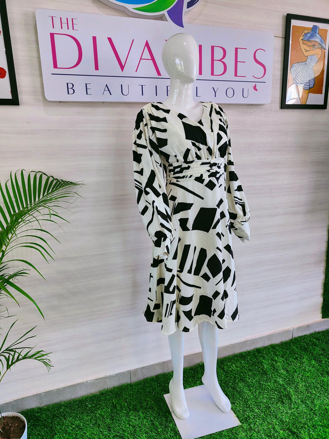 BLACK AND WHITE PRINTED IMPORTED FABRIC TUNICS FOR WOMEN
